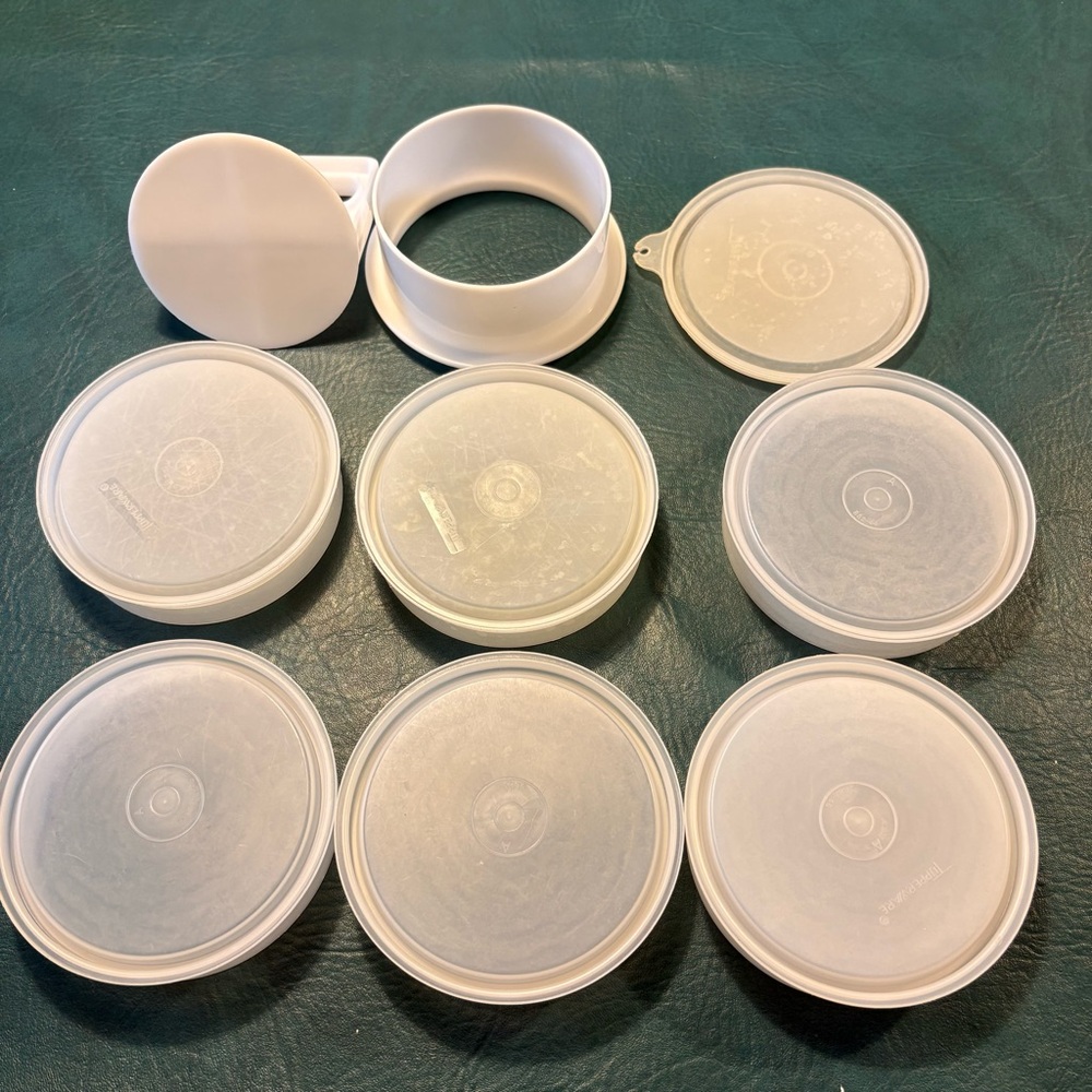 Tupperware burger press & 6 Stackable Storage Containers with lid - Picture 2 of 3